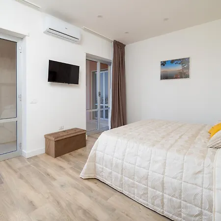 Nonno Angelo - 4 Bedrooms With Free Parking & Seaview Balcony Apartment Sorrento