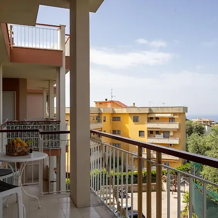 Apartment Nonno Angelo - 4 Bedrooms With Free Parking & Seaview Balcony *