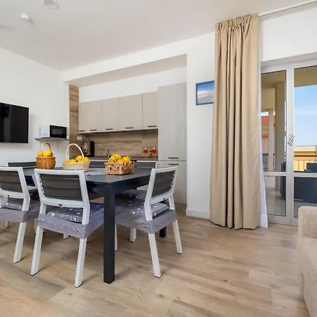 Nonno Angelo - 4 Bedrooms With Free Parking & Seaview Balcony Apartment Sorrento