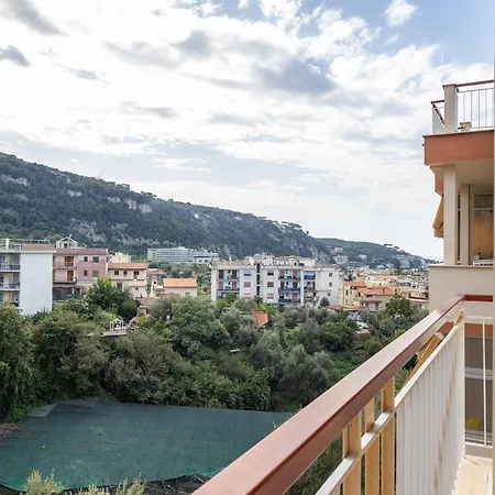 Nonno Angelo - 4 Bedrooms With Free Parking & Seaview Balcony Apartment Sorrento