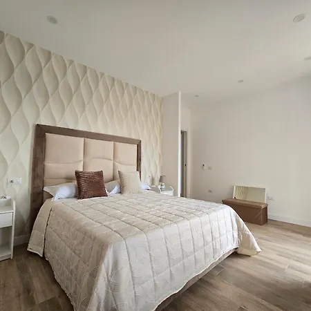 Nonno Angelo - 4 Bedrooms With Free Parking & Seaview Balcony