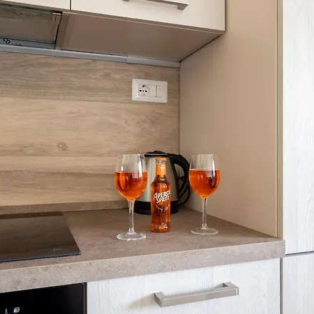 Апартаменти Nonno Angelo - 4 Bedrooms With Free Parking & Seaview Balcony *