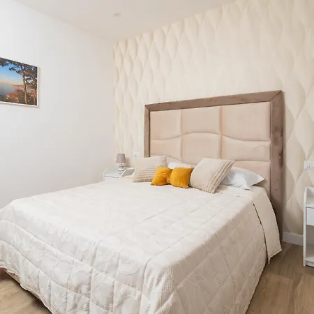 Nonno Angelo - 4 Bedrooms With Free Parking & Seaview Balcony Apartment Sorrent