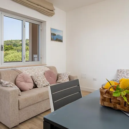 Apartment Nonno Angelo - 4 Bedrooms With Free Parking & Seaview Balcony *