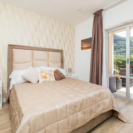 Nonno Angelo - 4 Bedrooms With Free Parking & Seaview Balcony