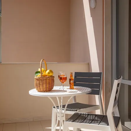 شقة Nonno Angelo - 4 Bedrooms With Free Parking & Seaview Balcony