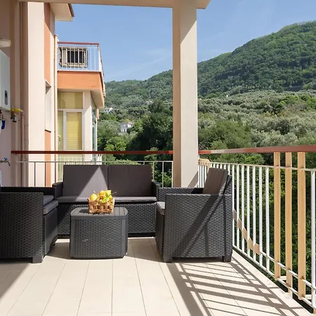 Apartment Nonno Angelo - 4 Bedrooms With Free Parking & Seaview Balcony *