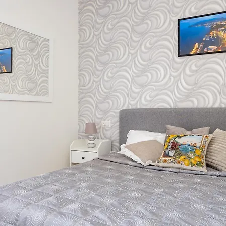 Nonno Angelo - 4 Bedrooms With Free Parking & Seaview Balcony