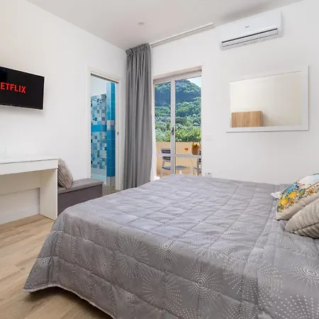 Nonno Angelo - 4 Bedrooms With Free Parking & Seaview Balcony *