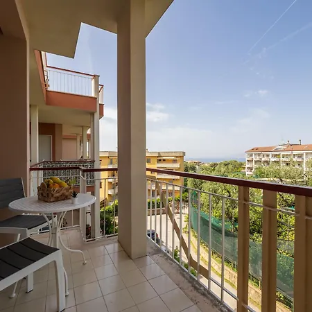 Nonno Angelo - 4 Bedrooms With Free Parking & Seaview Balcony