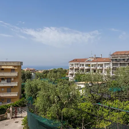 Nonno Angelo - 4 Bedrooms With Free Parking & Seaview Balcony Apartment