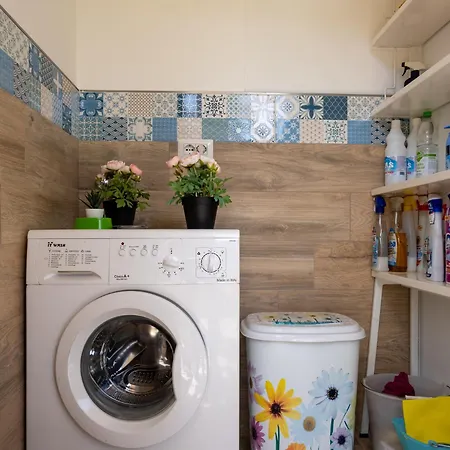 Nonno Angelo - 4 Bedrooms With Free Parking & Seaview Balcony