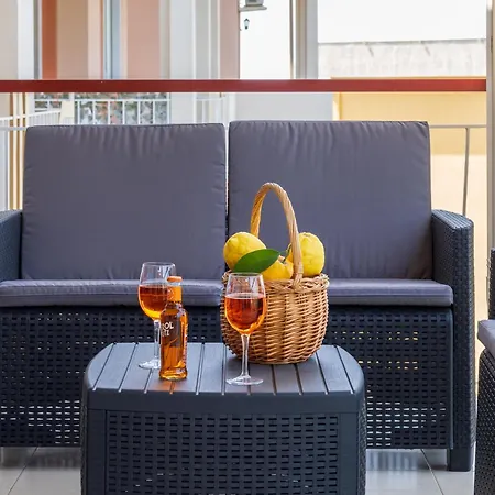 Nonno Angelo - 4 Bedrooms With Free Parking & Seaview Balcony