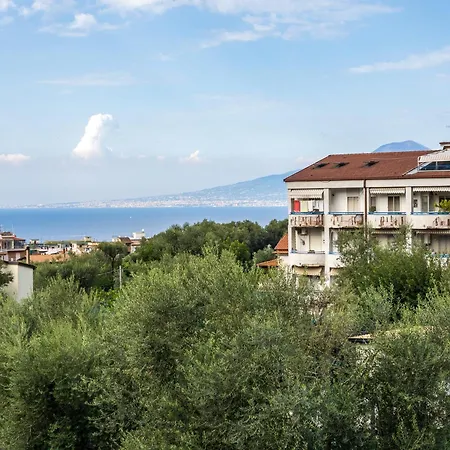 Nonno Angelo - 4 Bedrooms With Free Parking & Seaview Balcony Apartment *