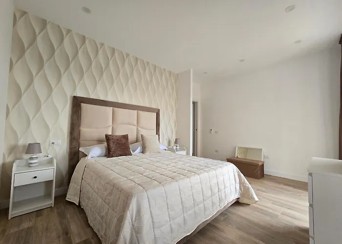 Nonno Angelo - 4 Bedrooms With Free Parking & Seaview Balcony