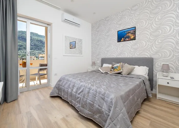 Apartamento Nonno Angelo - 4 Bedrooms With Free Parking & Seaview Balcony