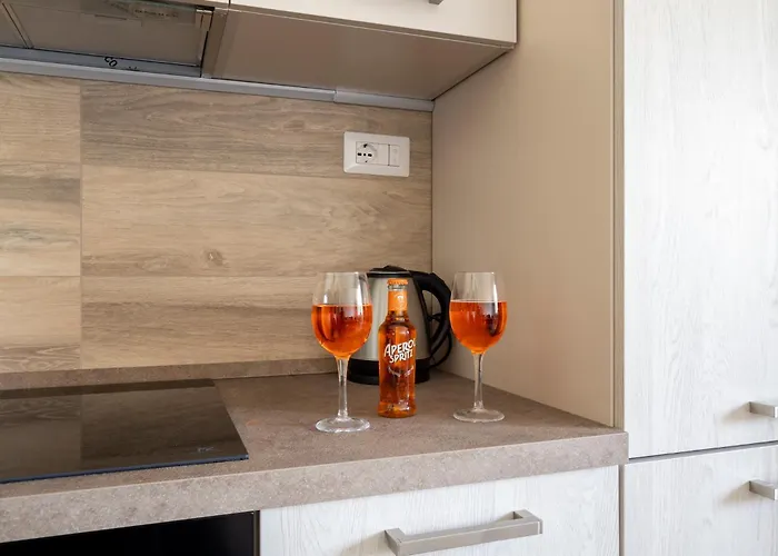 Apartamento Nonno Angelo - 4 Bedrooms With Free Parking & Seaview Balcony *