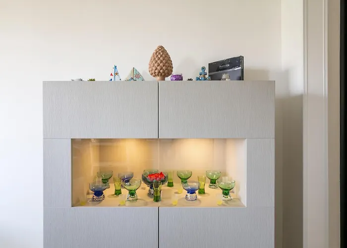 Nonno Angelo - 4 Bedrooms With Free Parking & Seaview Balcony *