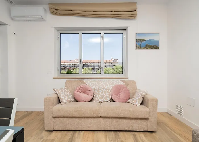 Nonno Angelo - 4 Bedrooms With Free Parking & Seaview Balcony Апартаменти Сорренто