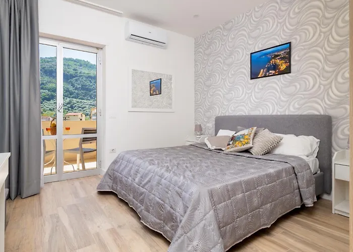 Apartamento Nonno Angelo - 4 Bedrooms With Free Parking & Seaview Balcony Península Sorrentina