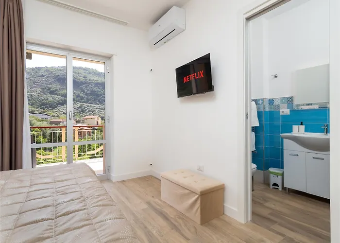 Nonno Angelo - 4 Bedrooms With Free Parking & Seaview Balcony Apartamento *