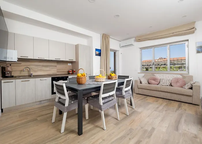 Apartamento Nonno Angelo - 4 Bedrooms With Free Parking & Seaview Balcony Península Sorrentina