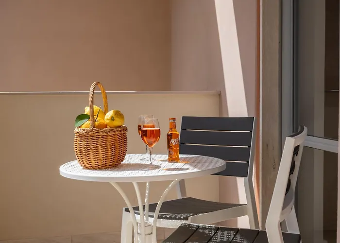 Nonno Angelo - 4 Bedrooms With Free Parking & Seaview Balcony Apartamento