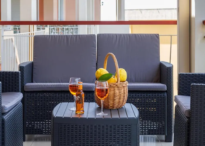 Nonno Angelo - 4 Bedrooms With Free Parking & Seaview Balcony