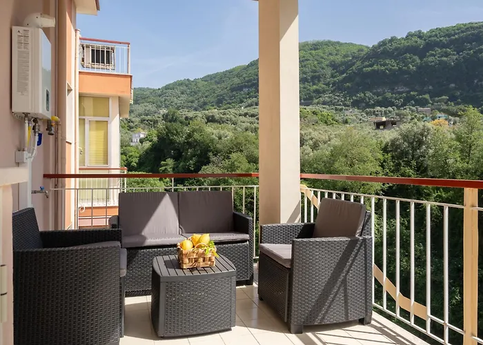 Nonno Angelo - 4 Bedrooms With Free Parking & Seaview Balcony Апартаменти Сорренто