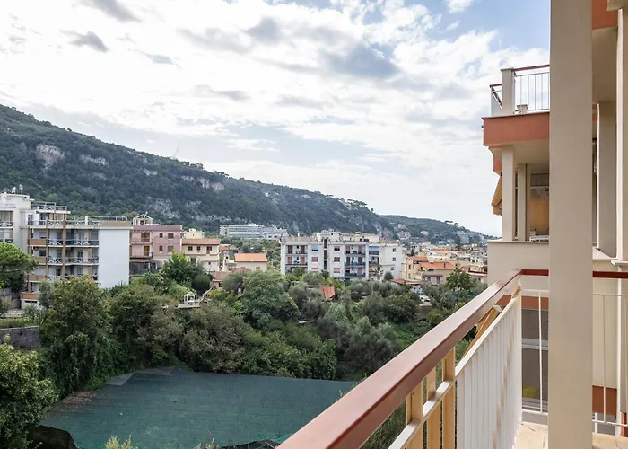 Nonno Angelo - 4 Bedrooms With Free Parking & Seaview Balcony Апартаменти Сорренто