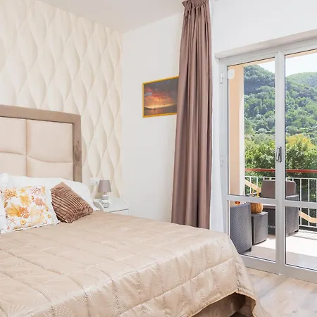 Nonno Angelo - 4 Bedrooms With Free Parking & Seaview Balcony Lejlighed *