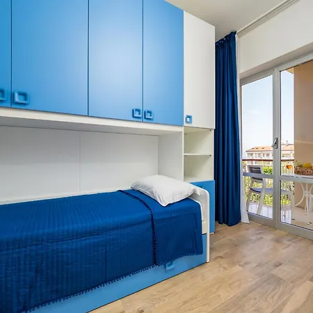 Nonno Angelo - 4 Bedrooms With Free Parking & Seaview Balcony