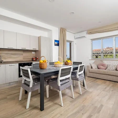 Lejlighed Nonno Angelo - 4 Bedrooms With Free Parking & Seaview Balcony Sorrento