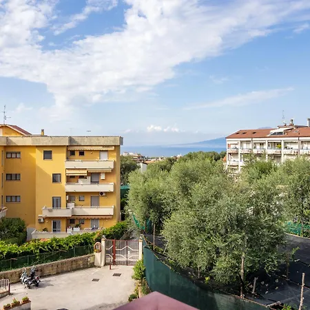 Appartement Nonno Angelo - 4 Bedrooms With Free Parking & Seaview Balcony Sorrente