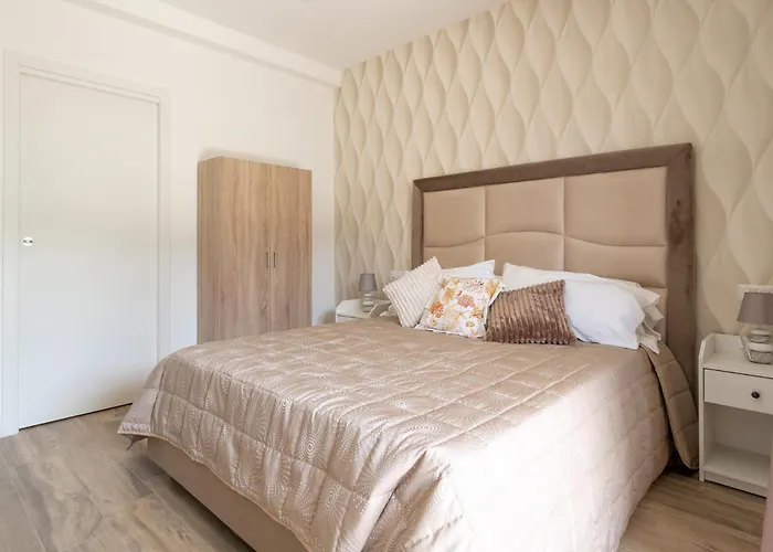 Nonno Angelo - 4 Bedrooms With Free Parking & Seaview Balcony