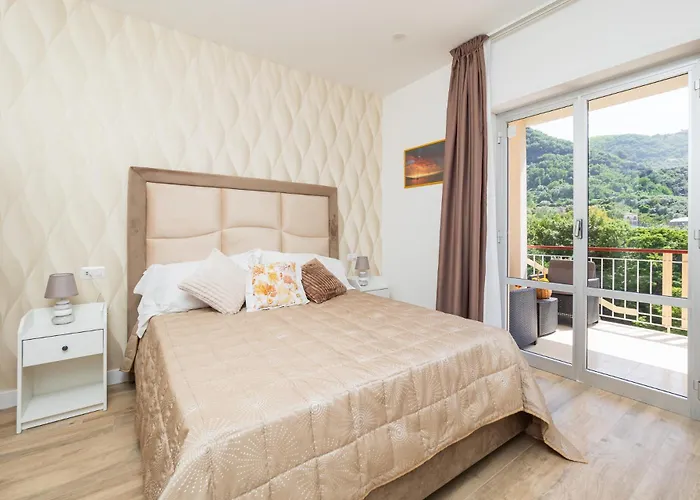 Nonno Angelo - 4 Bedrooms With Free Parking & Seaview Balcony