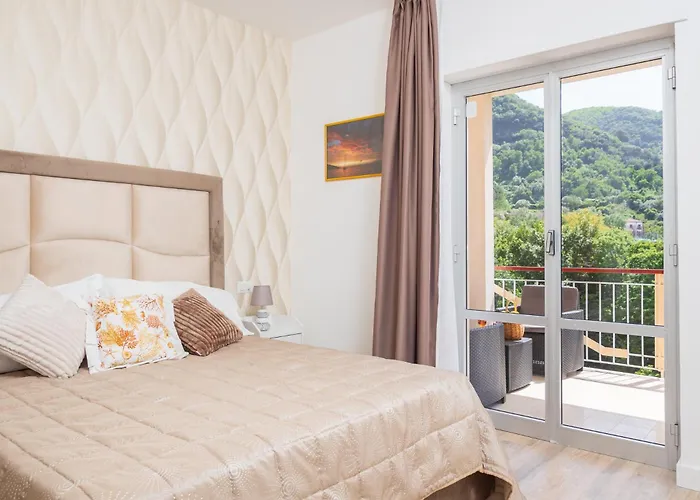 Nonno Angelo - 4 Bedrooms With Free Parking & Seaview Balcony Lägenhet *