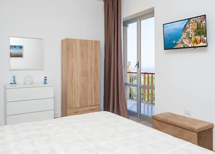 Nonno Angelo - 4 Bedrooms With Free Parking & Seaview Balcony *