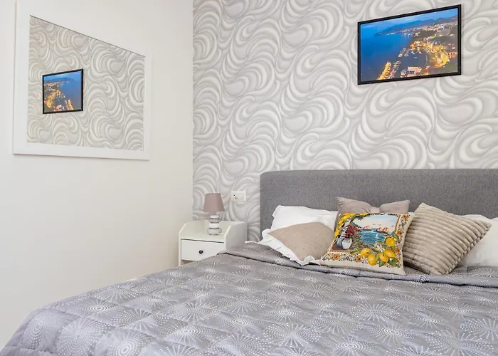 Nonno Angelo - 4 Bedrooms With Free Parking & Seaview Balcony