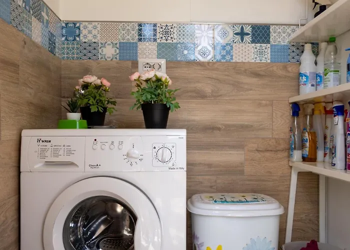 Nonno Angelo - 4 Bedrooms With Free Parking & Seaview Balcony