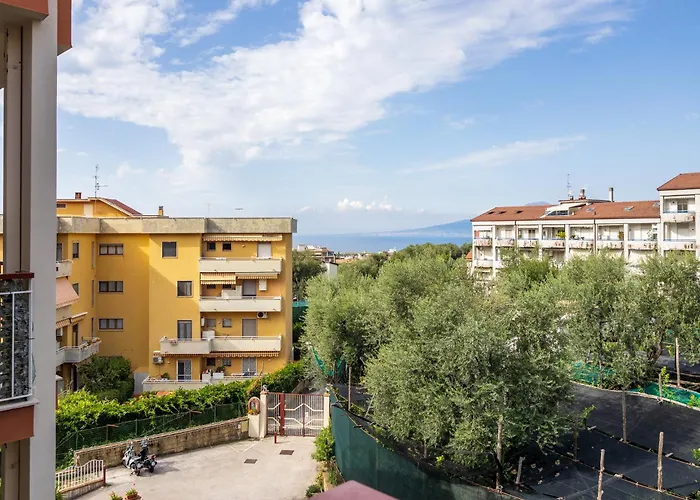 公寓 Nonno Angelo - 4 Bedrooms With Free Parking & Seaview Balcony 索伦托